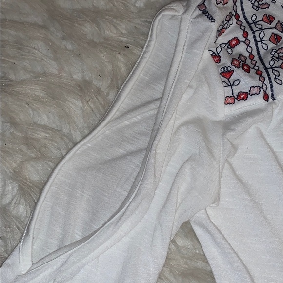 white cold shoulder top - Picture 3 of 4